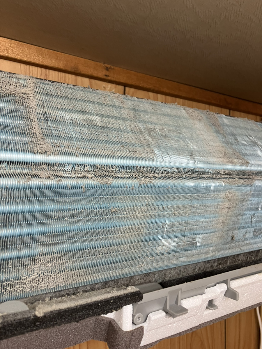 施工前の汚れたアルミフィン