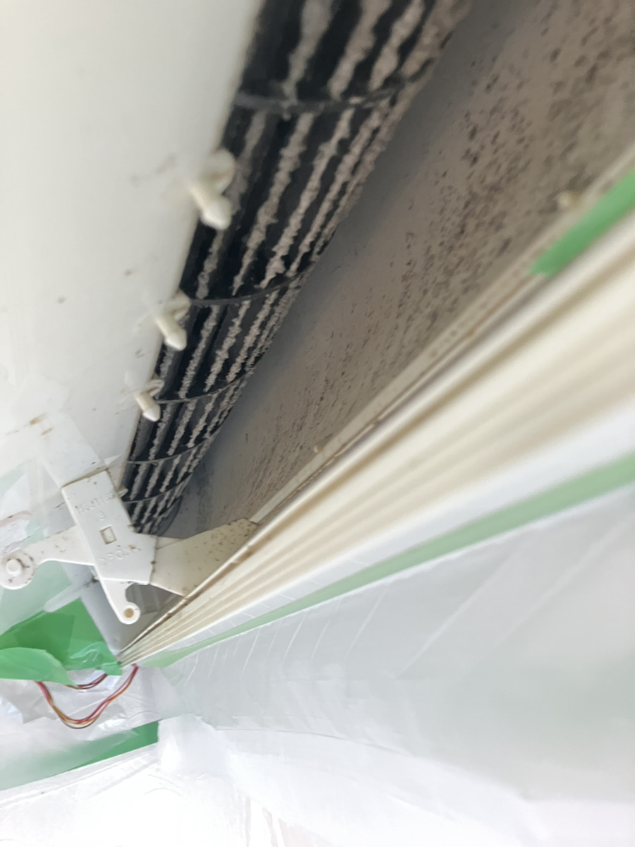 施工前の汚れたファン